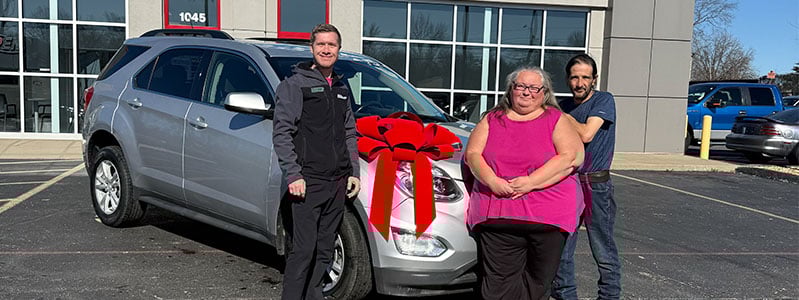 Customers, Jana and Anthony Degadoi, and General Manager Colten Harris at America’s Car-Mart of Springfield South Missouri